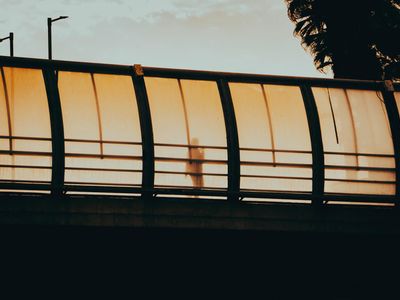 Abstract image representing airflow and breathing.